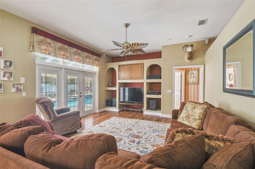 Activo con contrato: $499,900 (4 camas, 3 baños, 2474 Pies cuadrados)