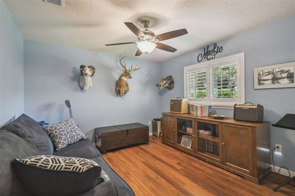 Activo con contrato: $499,900 (4 camas, 3 baños, 2474 Pies cuadrados)