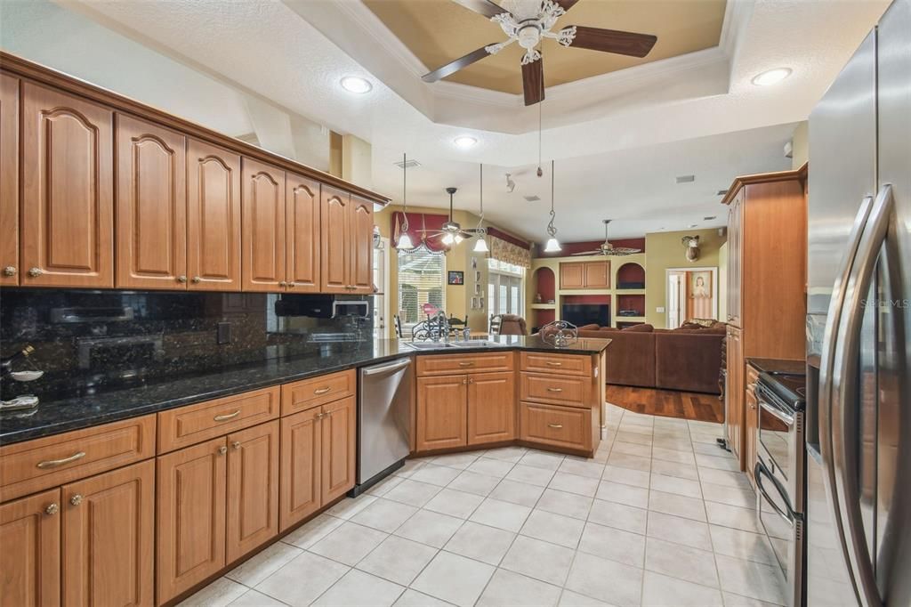 Activo con contrato: $499,900 (4 camas, 3 baños, 2474 Pies cuadrados)