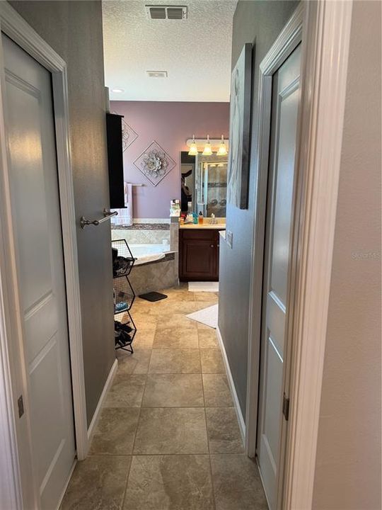 Под контрактом: $675,000 (4 спален, 3 ванн, 2528 Квадратных фут)