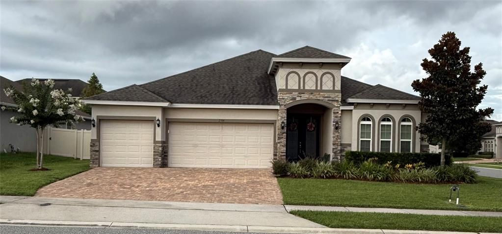 Под контрактом: $675,000 (4 спален, 3 ванн, 2528 Квадратных фут)