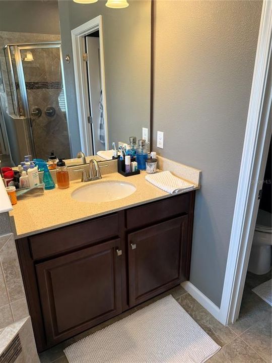 Под контрактом: $675,000 (4 спален, 3 ванн, 2528 Квадратных фут)