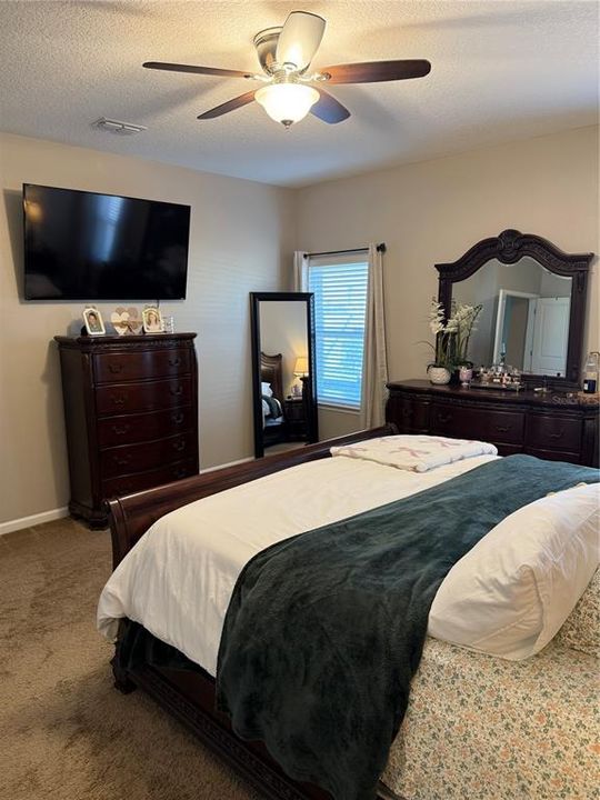 Под контрактом: $675,000 (4 спален, 3 ванн, 2528 Квадратных фут)