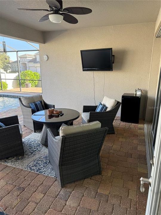 Под контрактом: $675,000 (4 спален, 3 ванн, 2528 Квадратных фут)