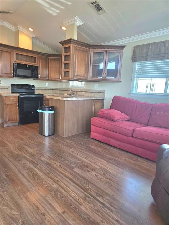 For Sale: $149,999 (1 beds, 1 baths, 489 Square Feet)
