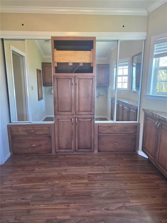 For Sale: $149,999 (1 beds, 1 baths, 489 Square Feet)