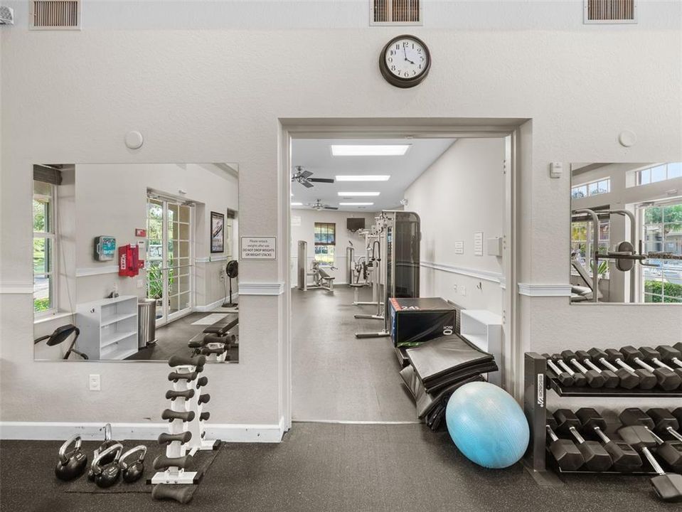 Под контрактом: $774,990 (3 спален, 2 ванн, 2268 Квадратных фут)