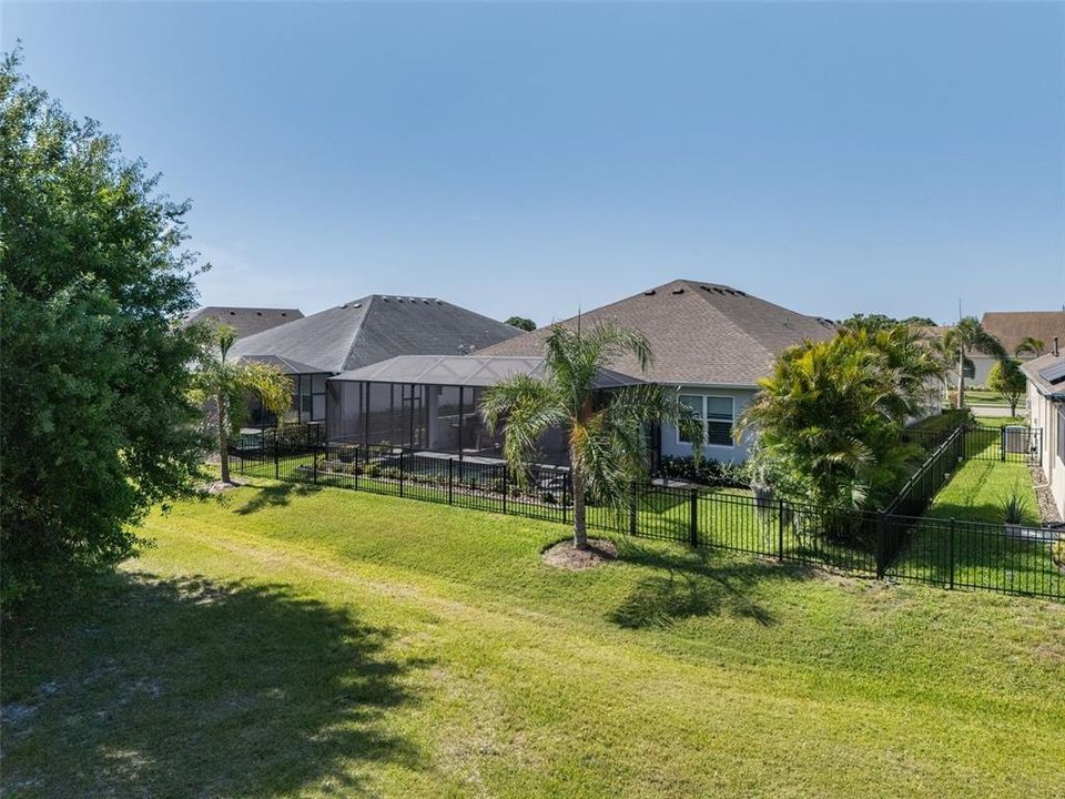 Под контрактом: $774,990 (3 спален, 2 ванн, 2268 Квадратных фут)