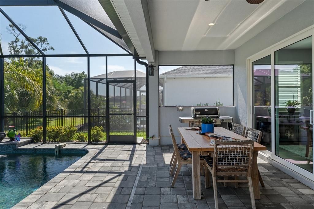 Под контрактом: $774,990 (3 спален, 2 ванн, 2268 Квадратных фут)