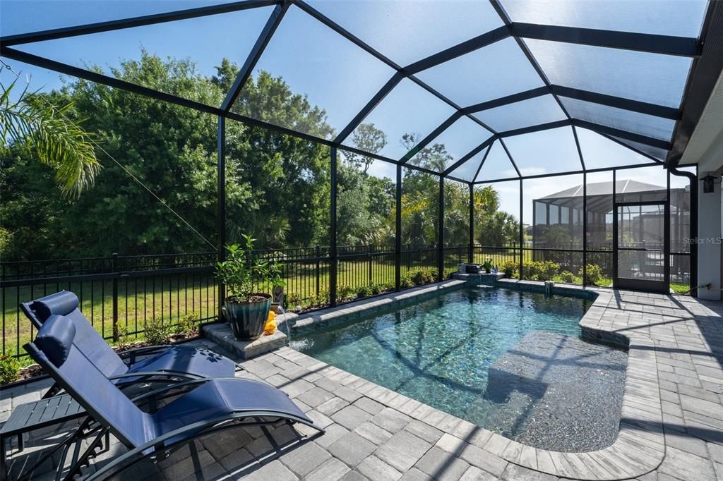 Под контрактом: $774,990 (3 спален, 2 ванн, 2268 Квадратных фут)