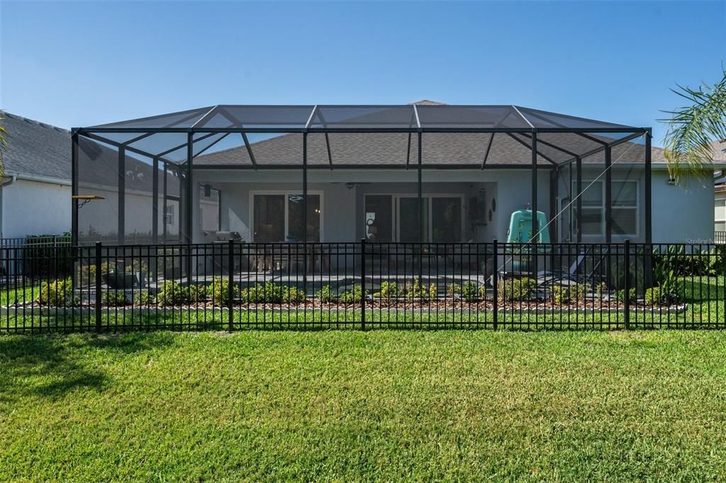 Под контрактом: $774,990 (3 спален, 2 ванн, 2268 Квадратных фут)