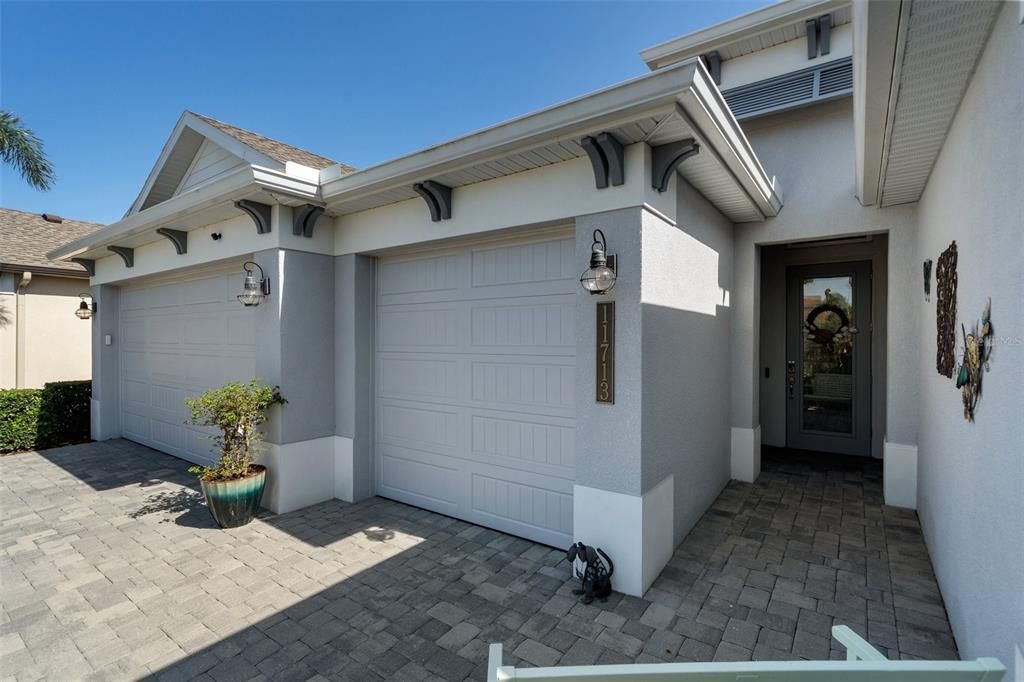 Под контрактом: $774,990 (3 спален, 2 ванн, 2268 Квадратных фут)