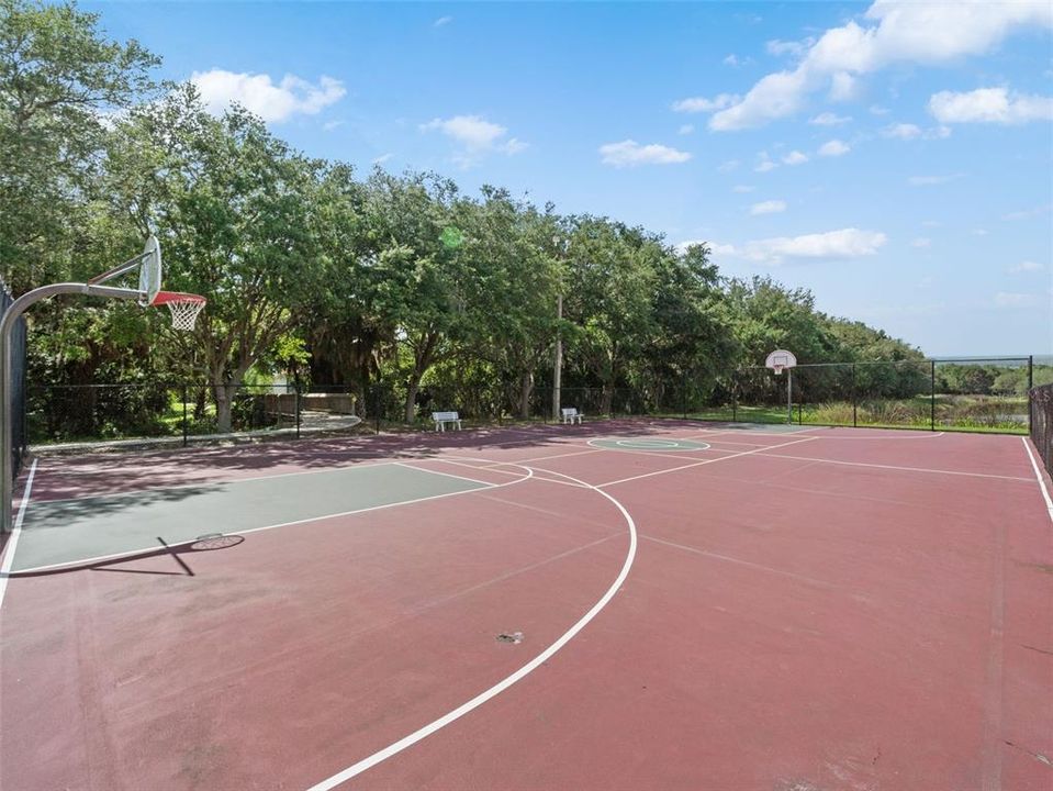 Под контрактом: $774,990 (3 спален, 2 ванн, 2268 Квадратных фут)