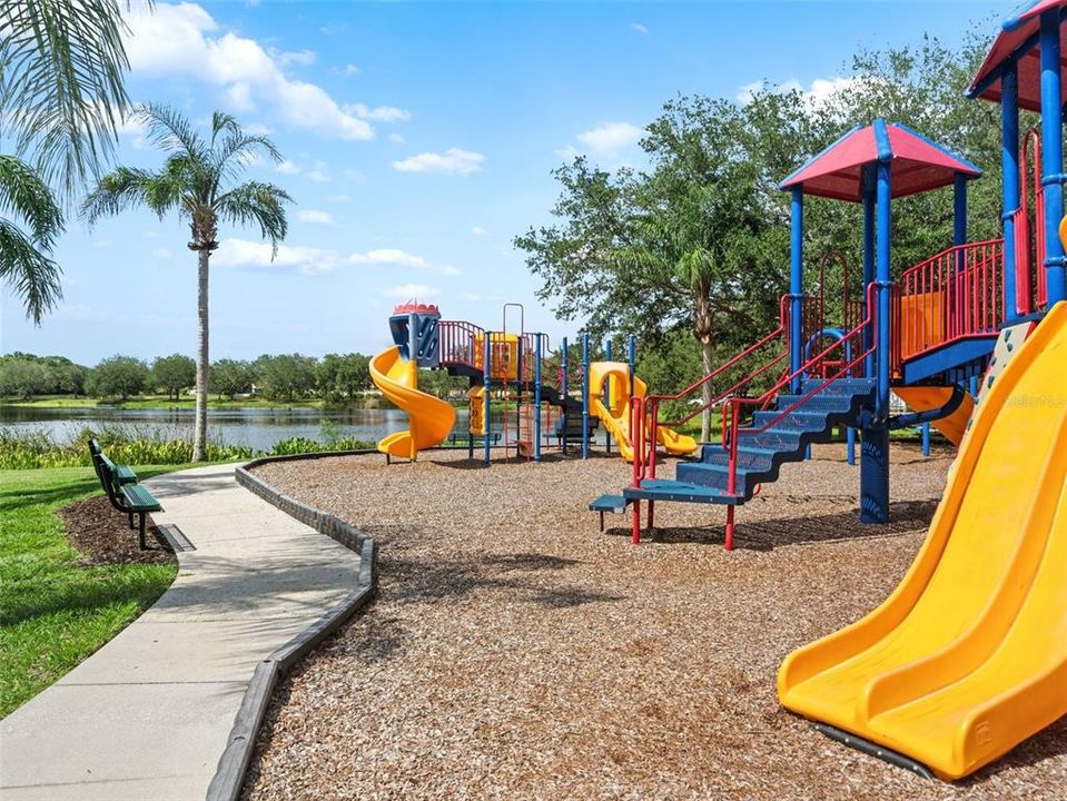 Под контрактом: $774,990 (3 спален, 2 ванн, 2268 Квадратных фут)