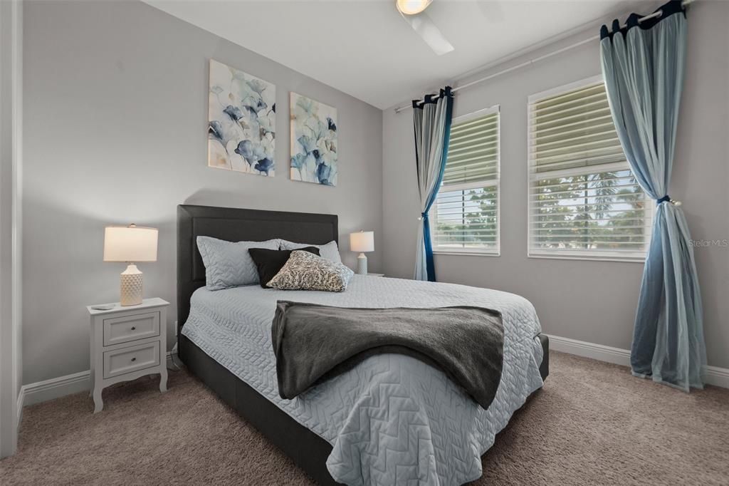 Под контрактом: $774,990 (3 спален, 2 ванн, 2268 Квадратных фут)