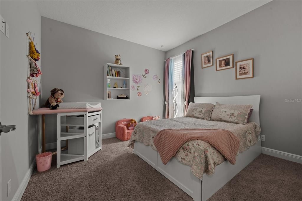 Под контрактом: $774,990 (3 спален, 2 ванн, 2268 Квадратных фут)