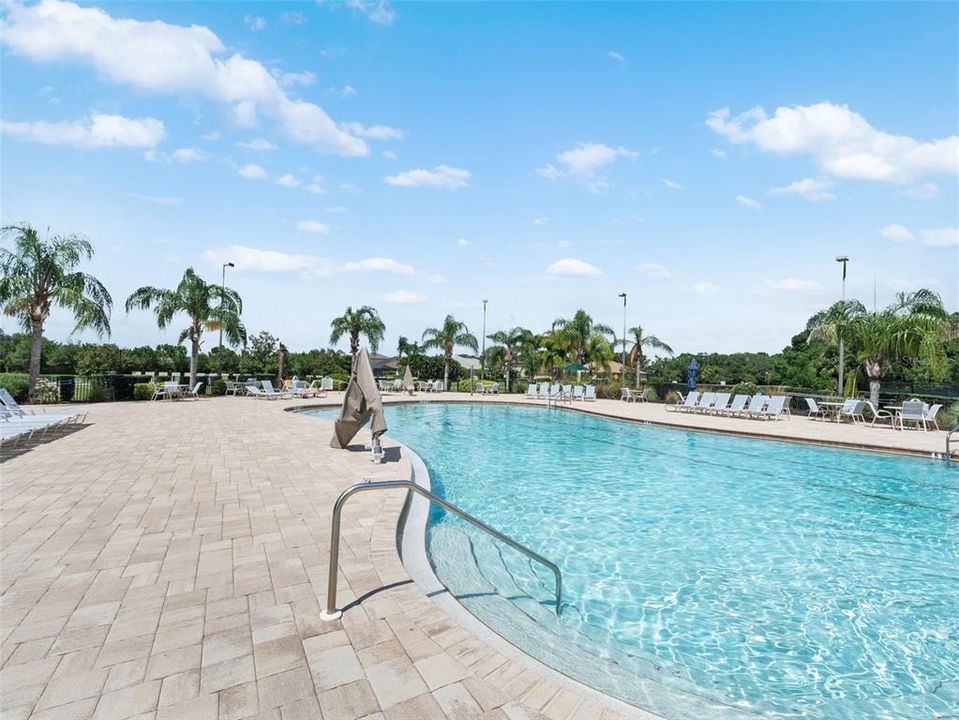 Под контрактом: $774,990 (3 спален, 2 ванн, 2268 Квадратных фут)