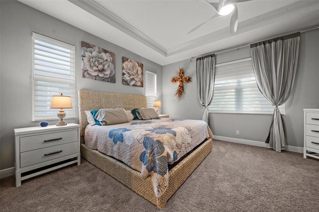 Под контрактом: $774,990 (3 спален, 2 ванн, 2268 Квадратных фут)