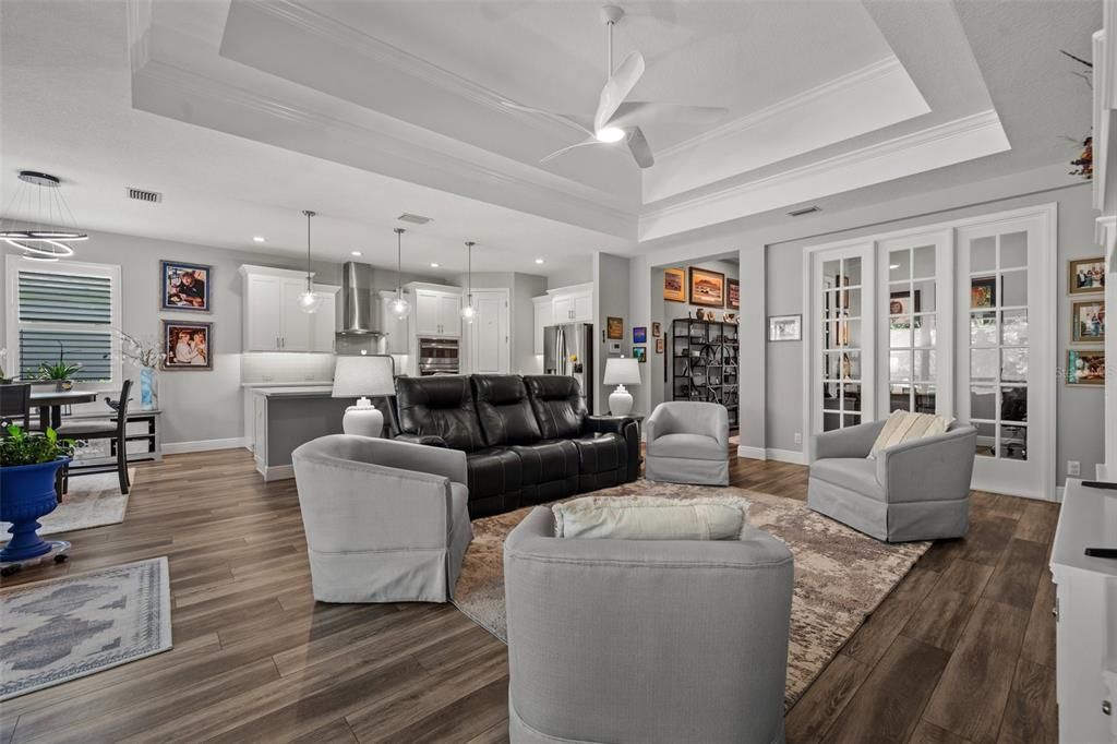 Под контрактом: $774,990 (3 спален, 2 ванн, 2268 Квадратных фут)