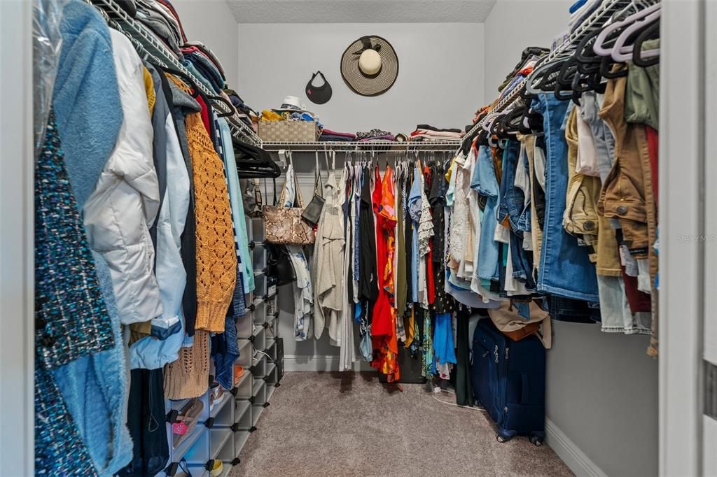 Под контрактом: $774,990 (3 спален, 2 ванн, 2268 Квадратных фут)