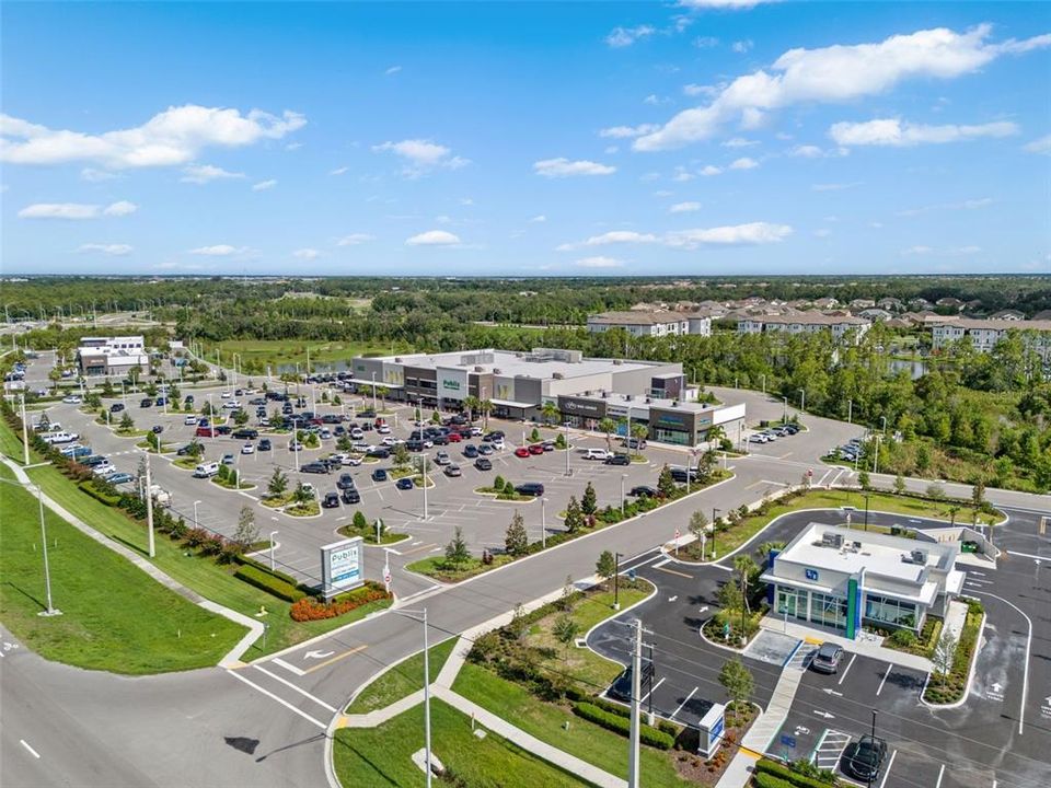 Под контрактом: $774,990 (3 спален, 2 ванн, 2268 Квадратных фут)