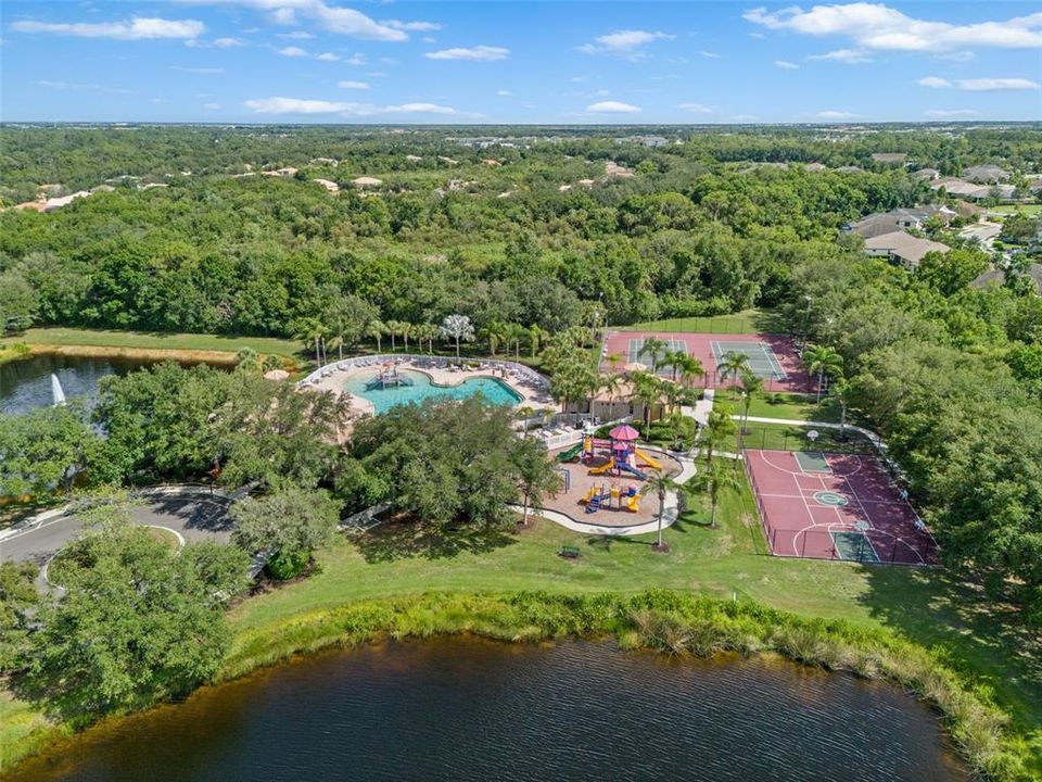 Под контрактом: $774,990 (3 спален, 2 ванн, 2268 Квадратных фут)