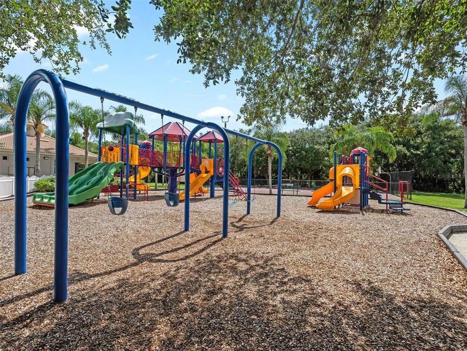 Под контрактом: $774,990 (3 спален, 2 ванн, 2268 Квадратных фут)