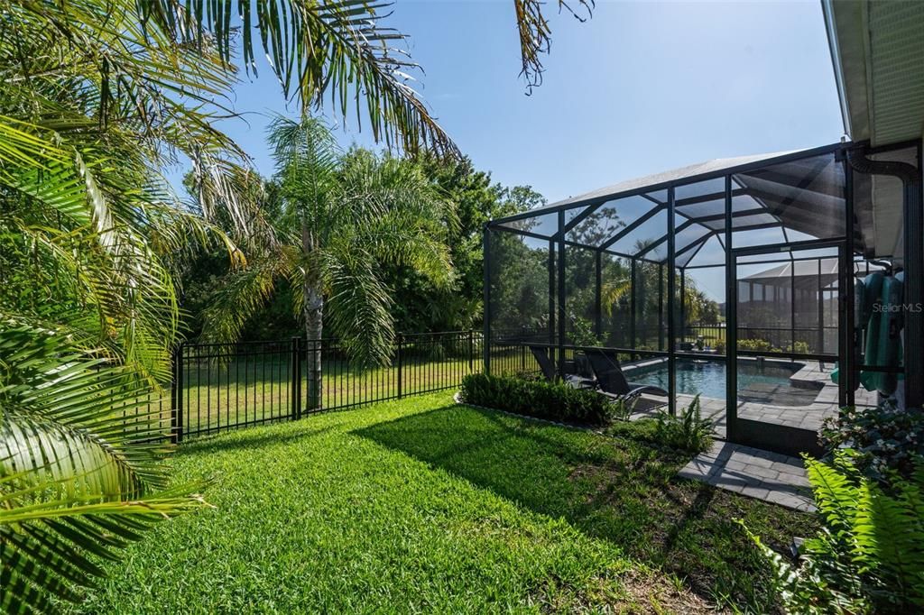 Под контрактом: $774,990 (3 спален, 2 ванн, 2268 Квадратных фут)