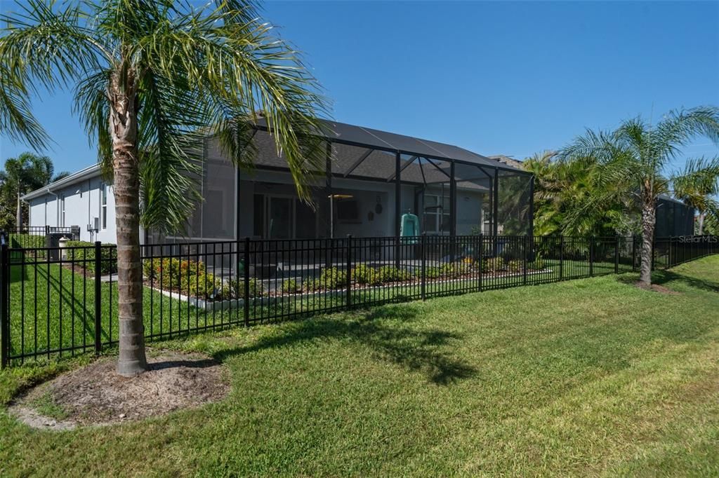 Под контрактом: $774,990 (3 спален, 2 ванн, 2268 Квадратных фут)