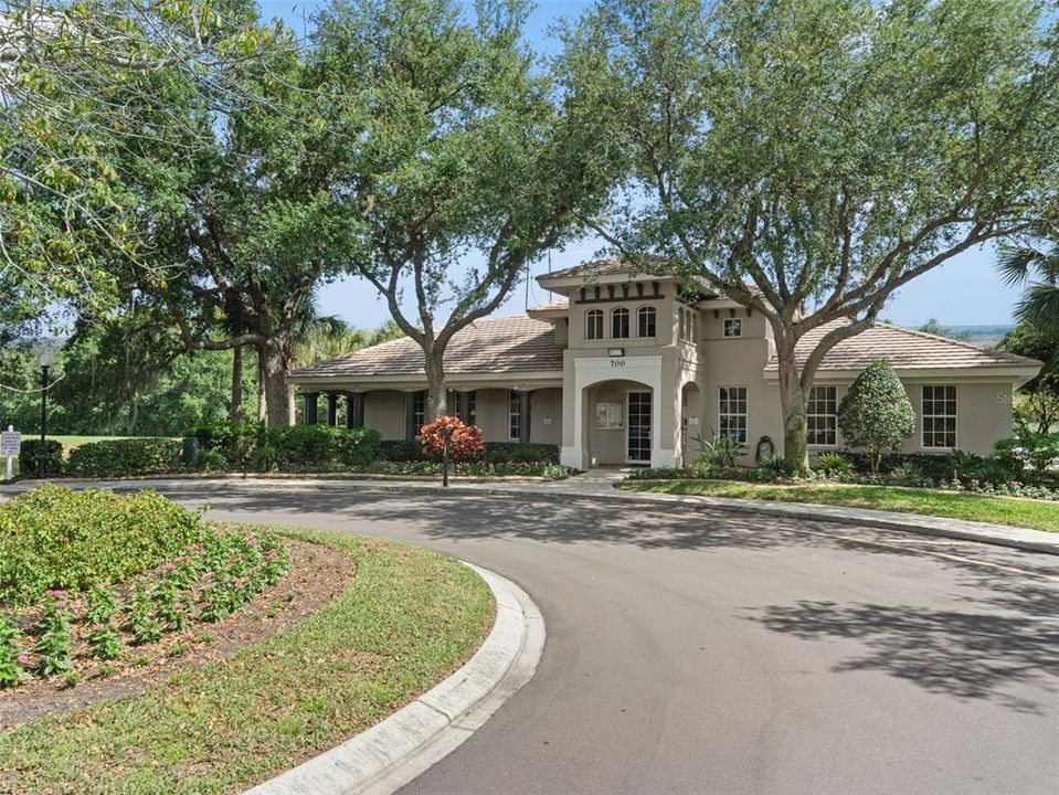 Под контрактом: $774,990 (3 спален, 2 ванн, 2268 Квадратных фут)