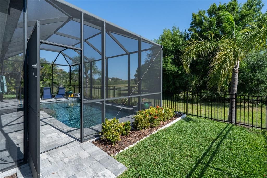 Под контрактом: $774,990 (3 спален, 2 ванн, 2268 Квадратных фут)