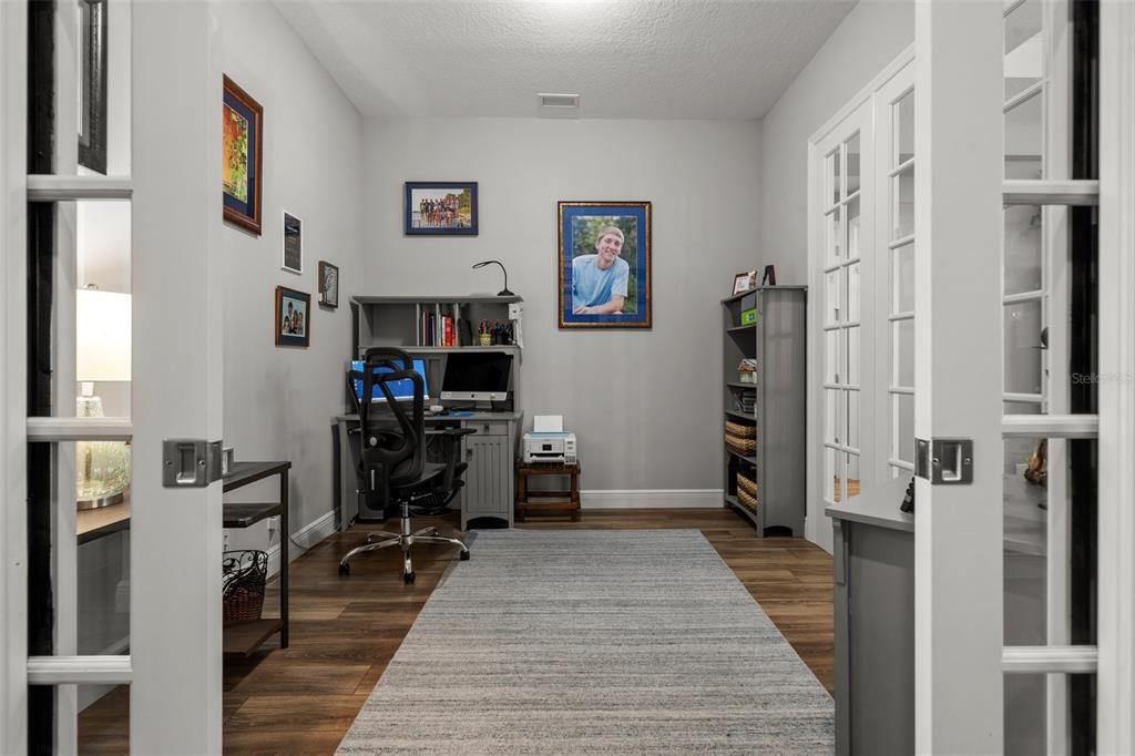 Под контрактом: $774,990 (3 спален, 2 ванн, 2268 Квадратных фут)