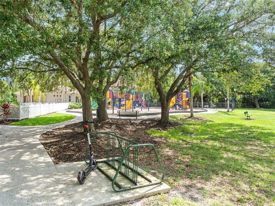 Под контрактом: $774,990 (3 спален, 2 ванн, 2268 Квадратных фут)