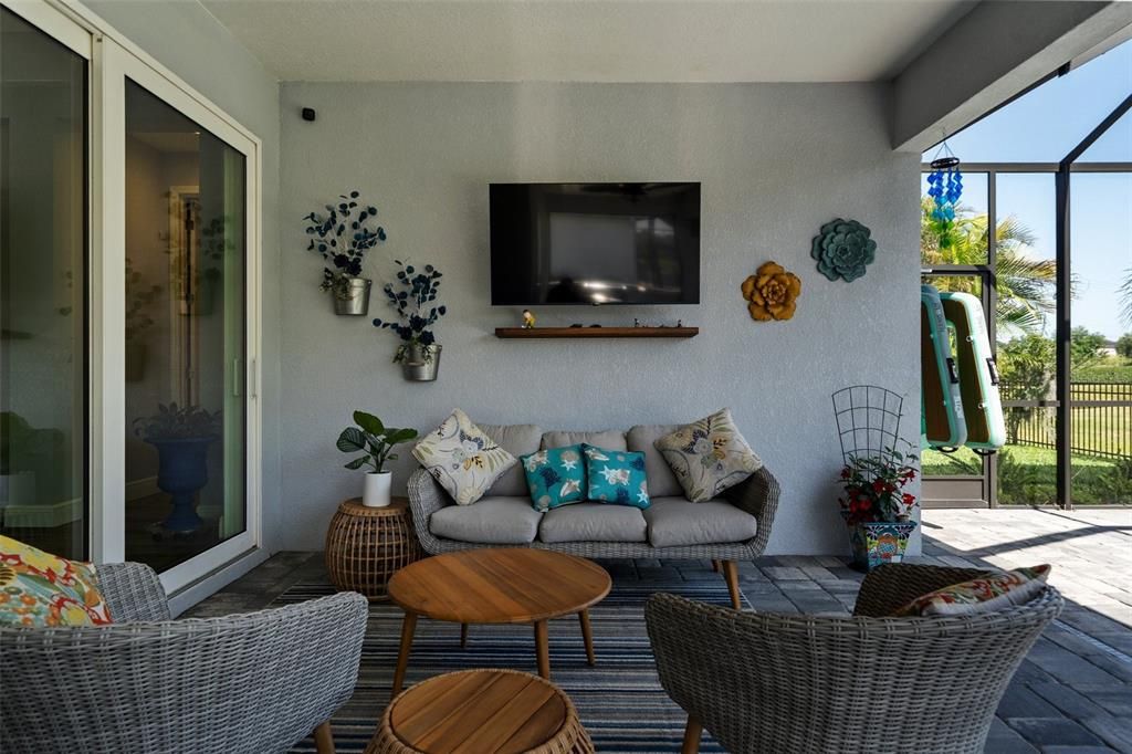 Под контрактом: $774,990 (3 спален, 2 ванн, 2268 Квадратных фут)