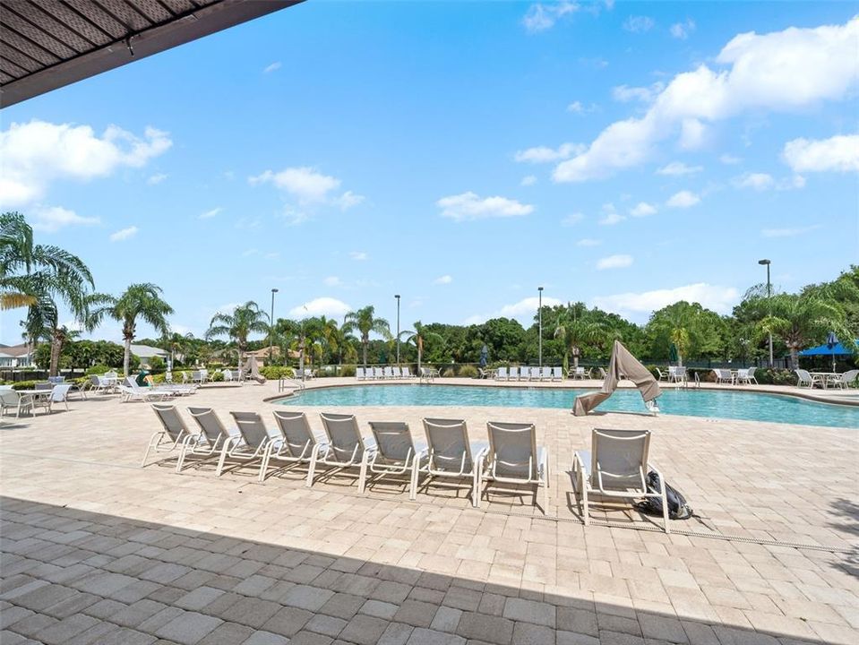 Под контрактом: $774,990 (3 спален, 2 ванн, 2268 Квадратных фут)