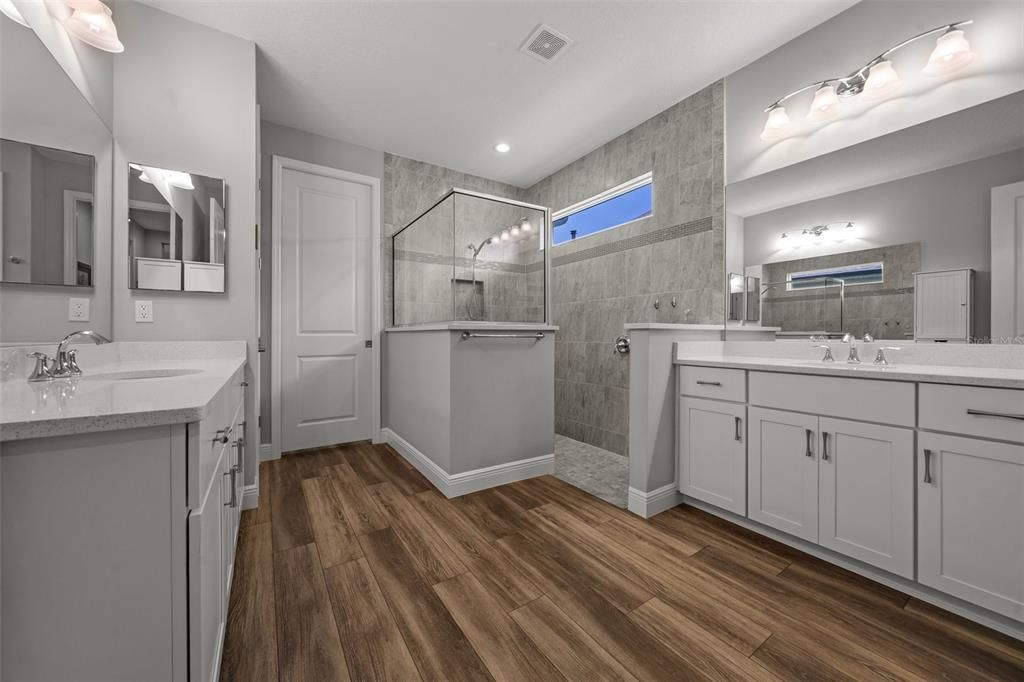 Под контрактом: $774,990 (3 спален, 2 ванн, 2268 Квадратных фут)