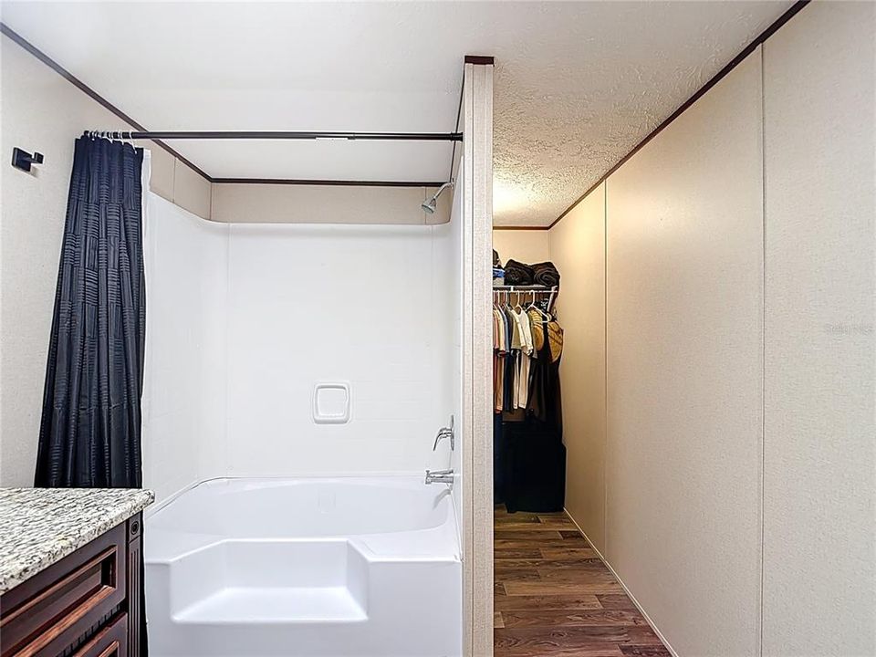 Active With Contract: $275,000 (3 beds, 2 baths, 1188 Square Feet)