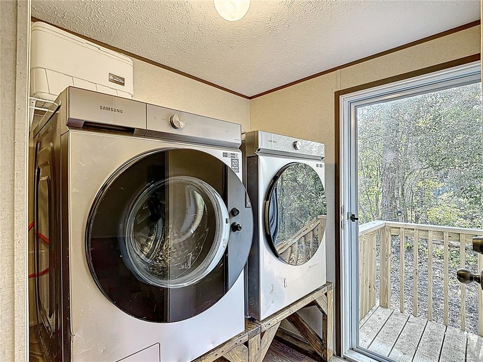 Active With Contract: $275,000 (3 beds, 2 baths, 1188 Square Feet)