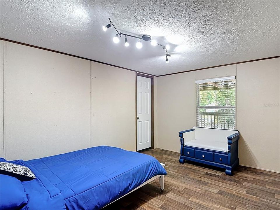 Active With Contract: $275,000 (3 beds, 2 baths, 1188 Square Feet)