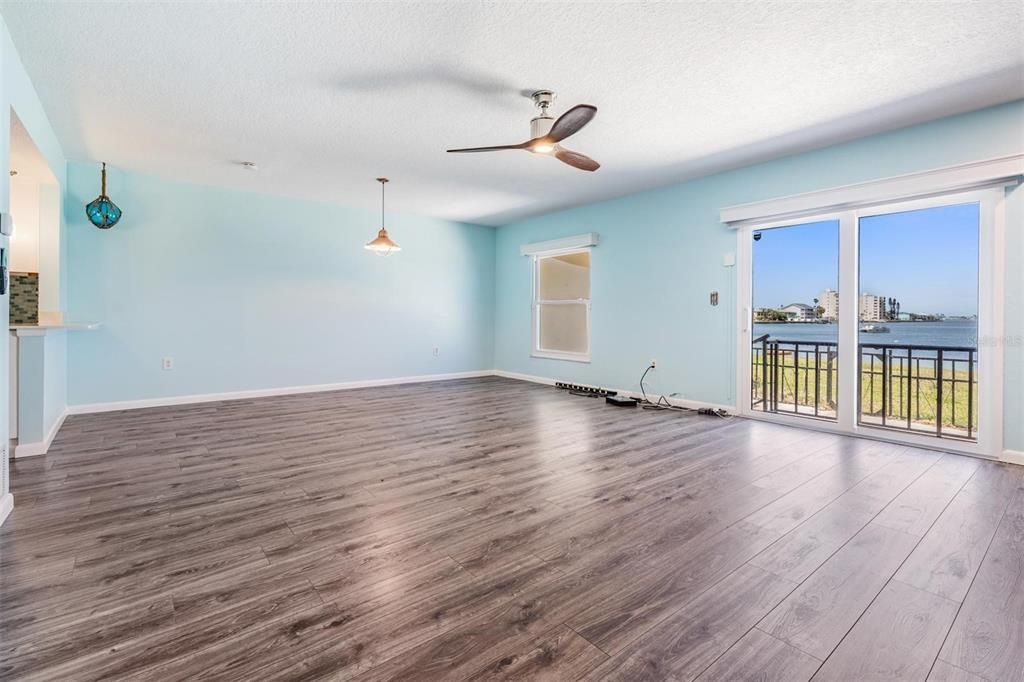 待售: $560,000 (3 贝兹, 2 浴室, 1558 平方英尺)