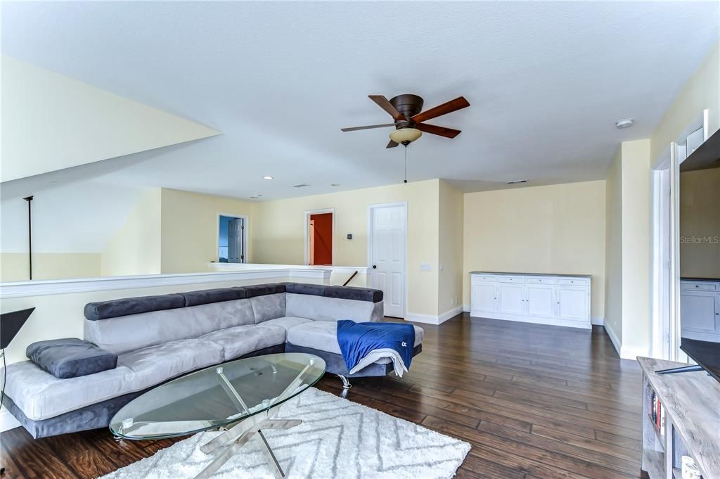 En Venta: $470,000 (3 camas, 2 baños, 2027 Pies cuadrados)