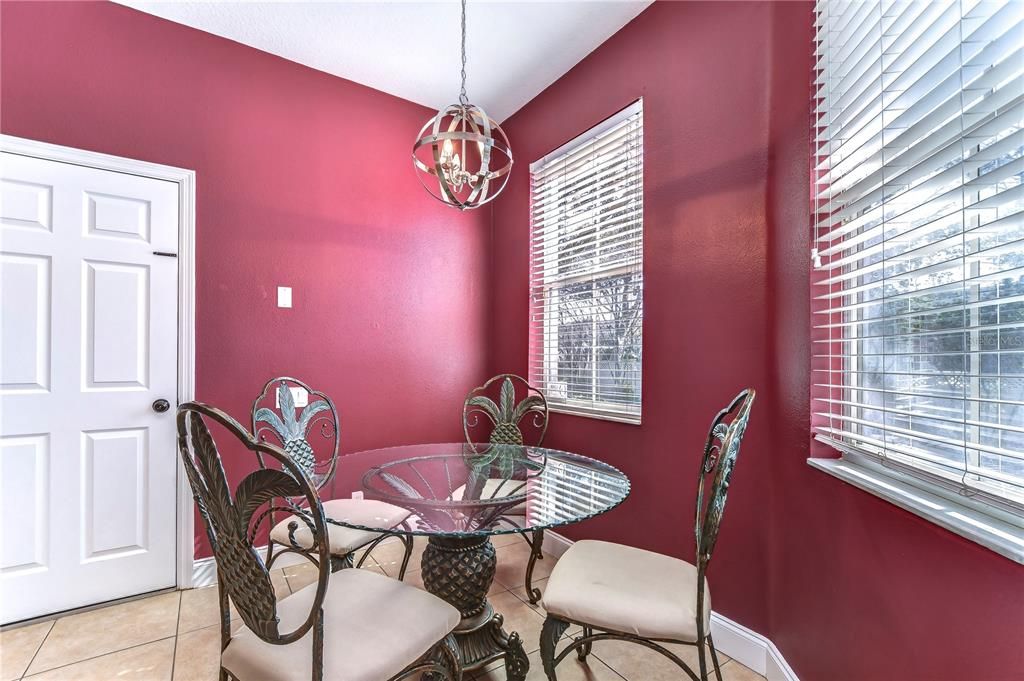 En Venta: $470,000 (3 camas, 2 baños, 2027 Pies cuadrados)