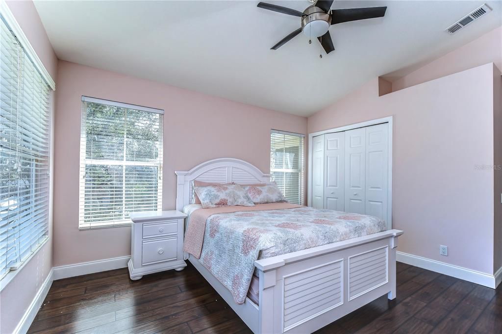 En Venta: $470,000 (3 camas, 2 baños, 2027 Pies cuadrados)