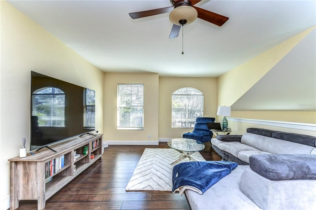 En Venta: $470,000 (3 camas, 2 baños, 2027 Pies cuadrados)