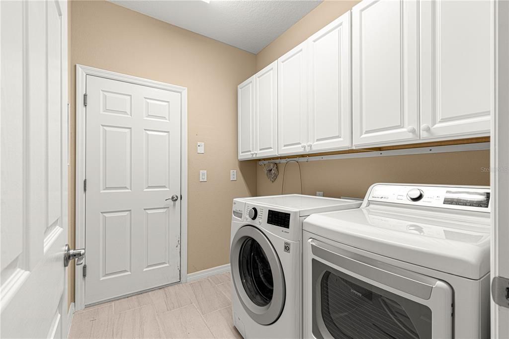 Activo con contrato: $240,000 (2 camas, 2 baños, 1454 Pies cuadrados)