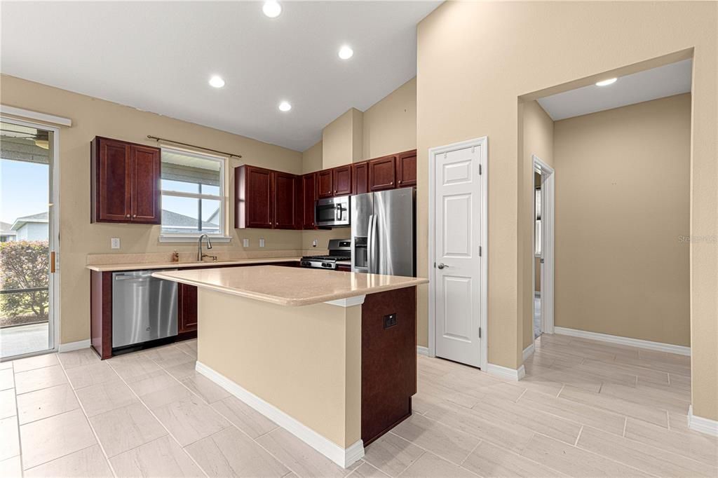 Activo con contrato: $240,000 (2 camas, 2 baños, 1454 Pies cuadrados)