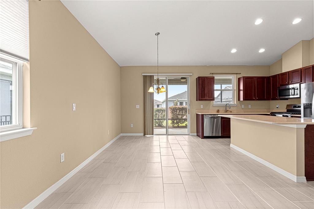 Activo con contrato: $240,000 (2 camas, 2 baños, 1454 Pies cuadrados)