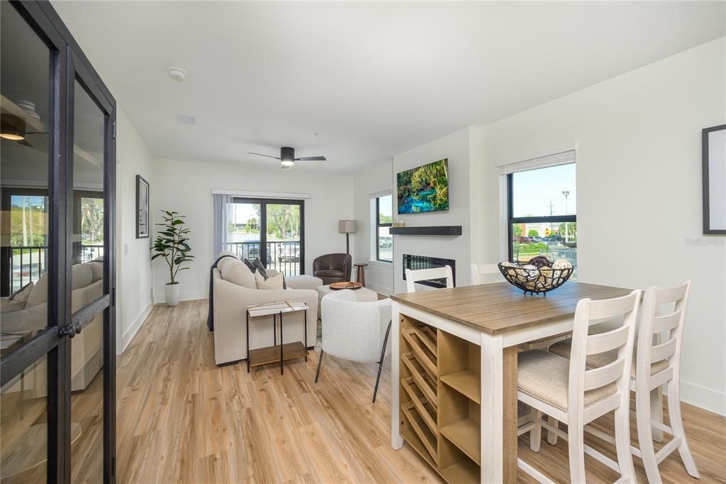 For Sale: $449,000 (2 beds, 2 baths, 1202 Square Feet)