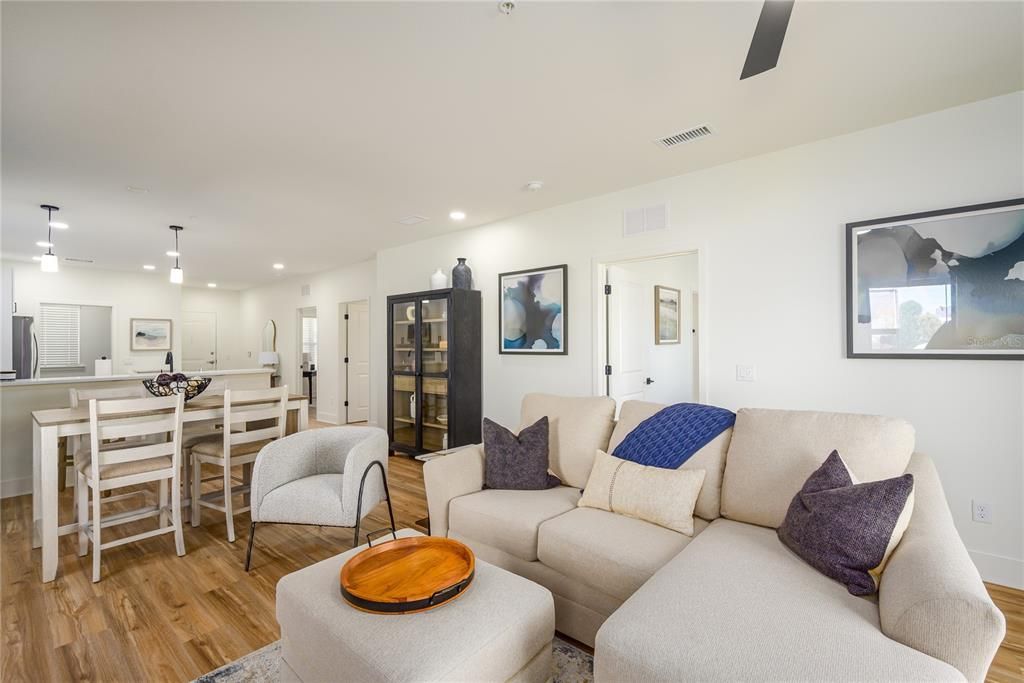 For Sale: $449,000 (2 beds, 2 baths, 1202 Square Feet)