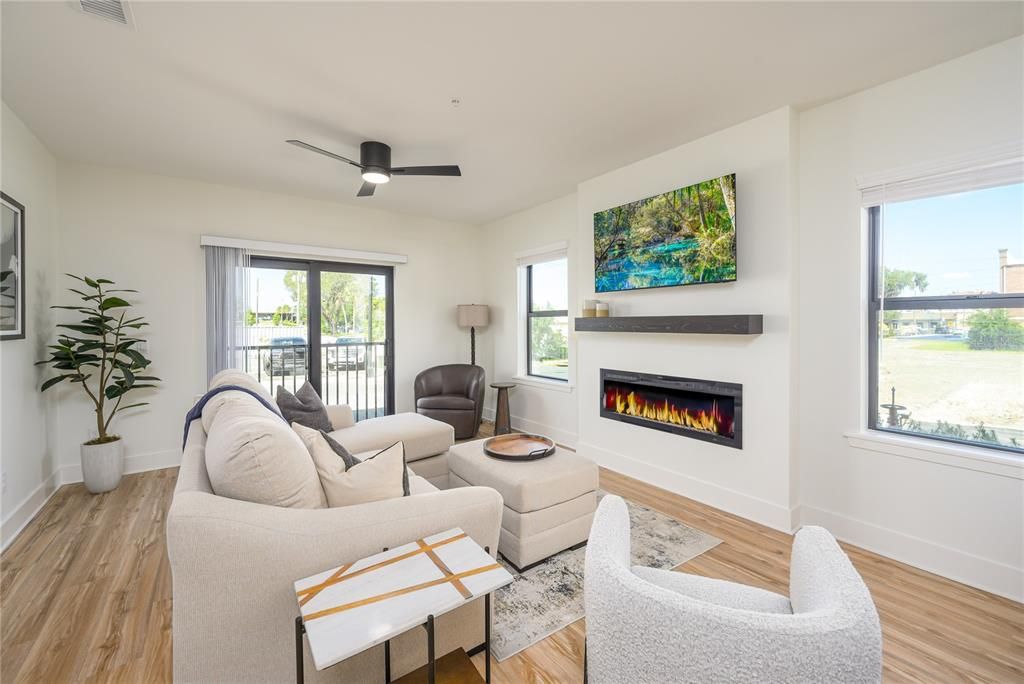 For Sale: $449,000 (2 beds, 2 baths, 1202 Square Feet)